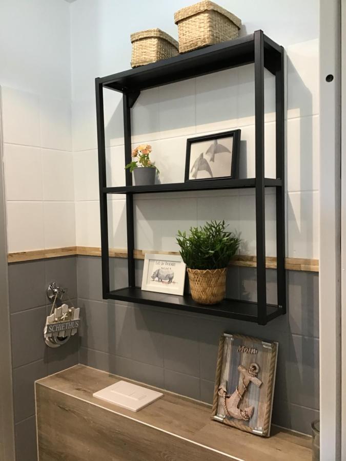 Liebevoll Eingerichtete Ferienwohnung Luettje Koje Dornum Exteriör bild